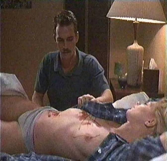 15P petite actress Ashley Judd cutting herself while drunk