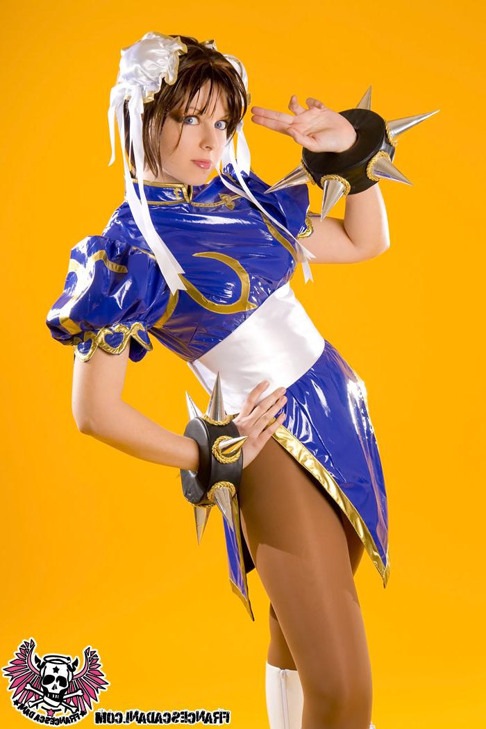16P Cosplay fighter