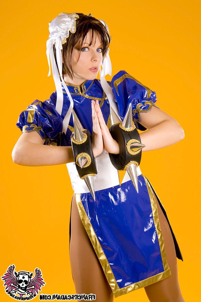 16P Cosplay fighter