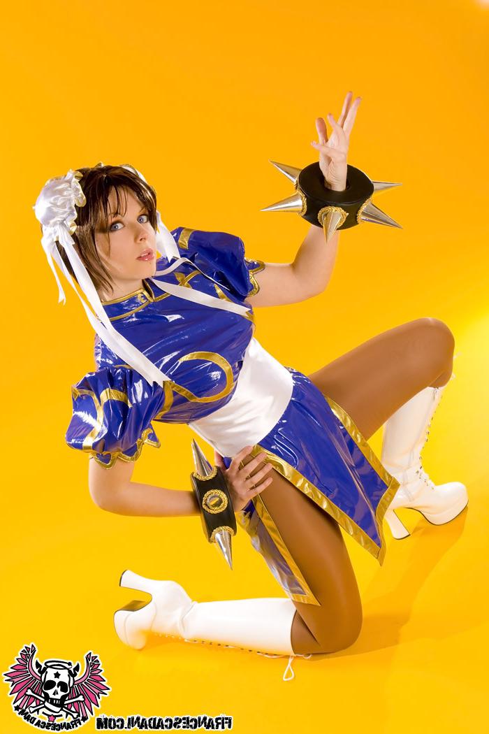 16P Cosplay fighter