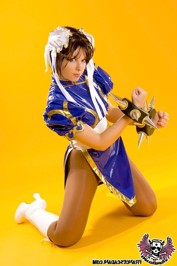 16P Cosplay fighter