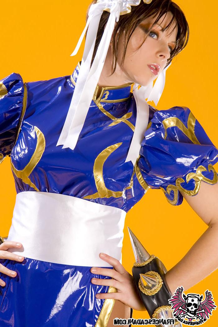 16P Cosplay fighter