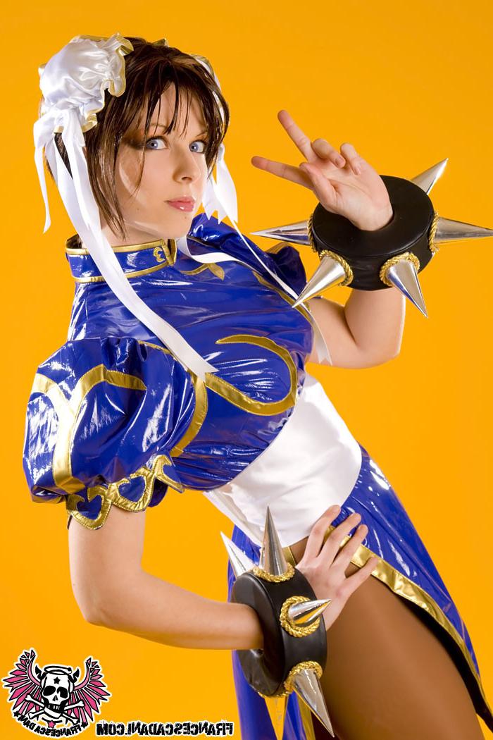 16P Cosplay fighter