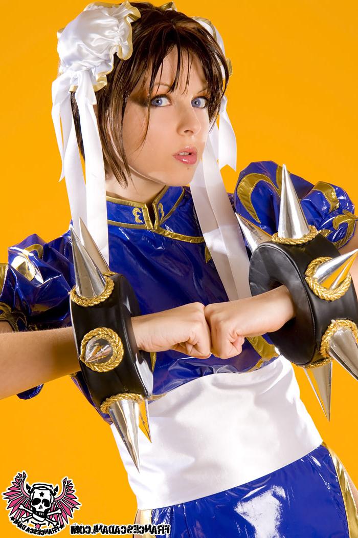 16P Cosplay fighter