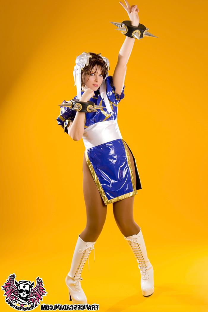 16P Cosplay fighter