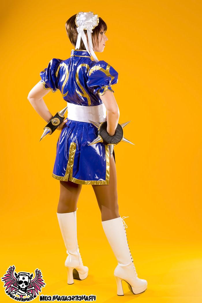 16P Cosplay fighter