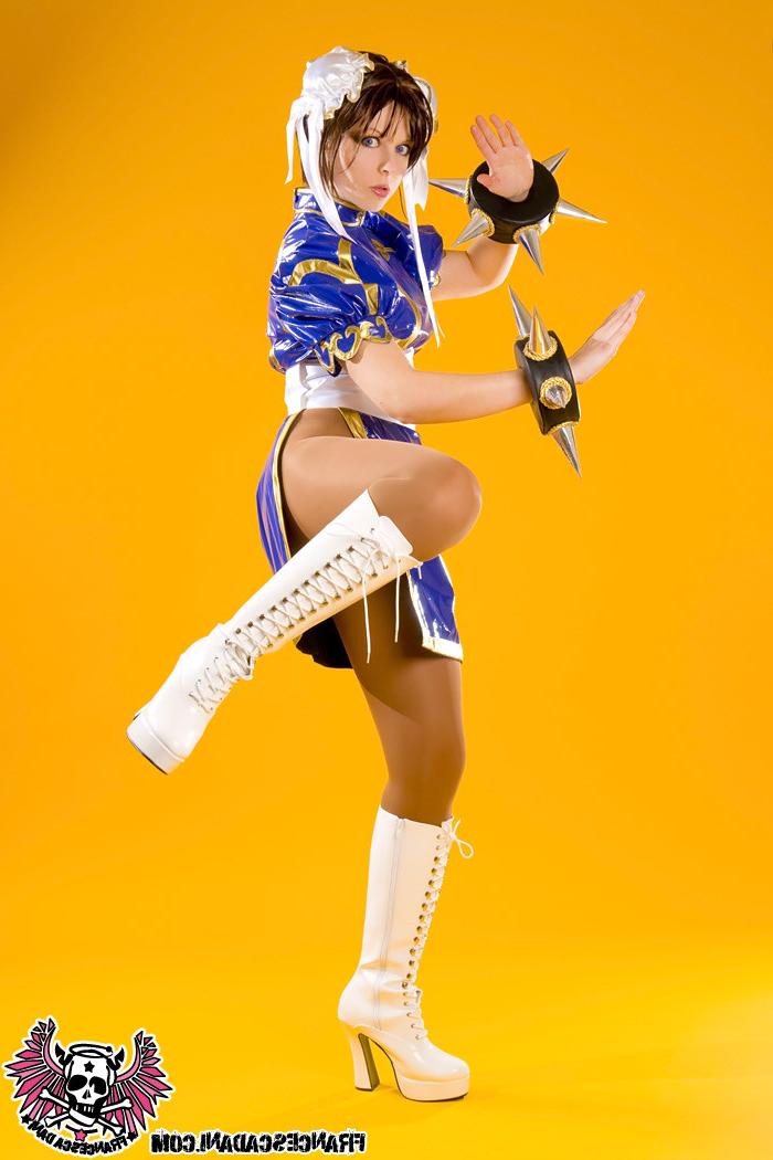 16P Cosplay fighter