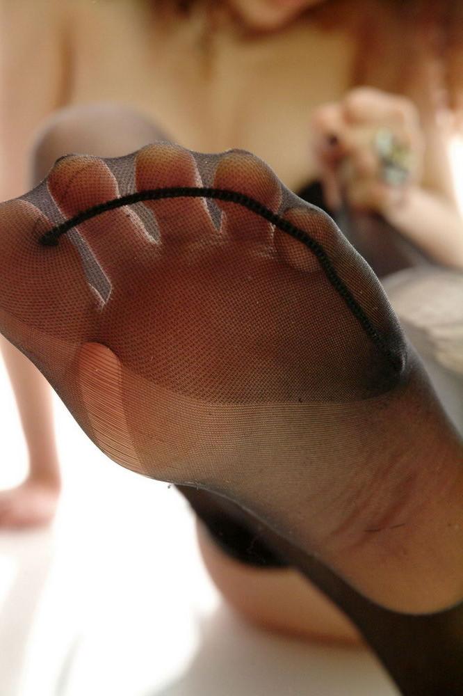 15P Curvaceous Zee in sexy pantyhose stockings and corset 