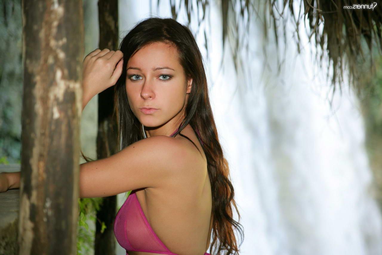 15P Carrie Du Four from stunners.com