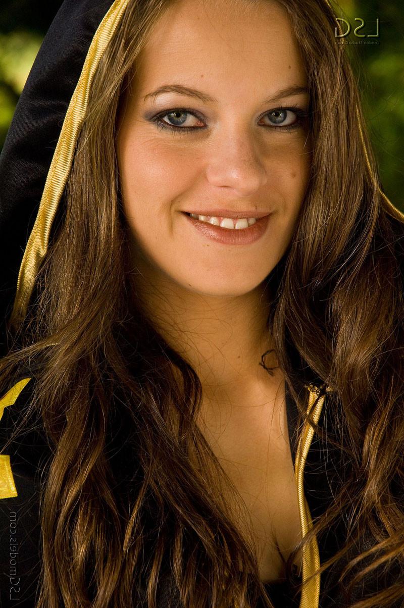 16P Beautiful angel getting naked in the forest