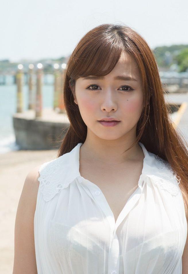 15P Busty asian Marina Shiraishi shows pussy and boobs