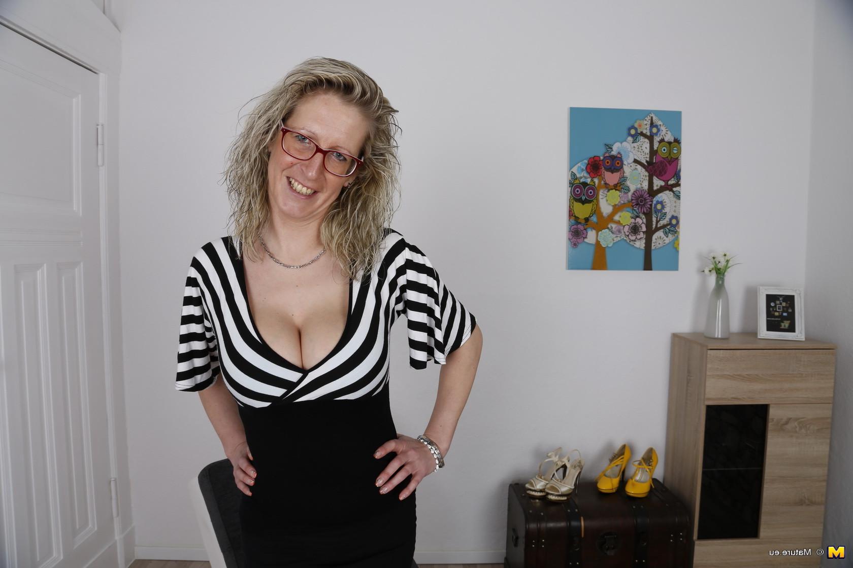 16P Naughty German housewife showing off her dirty mind