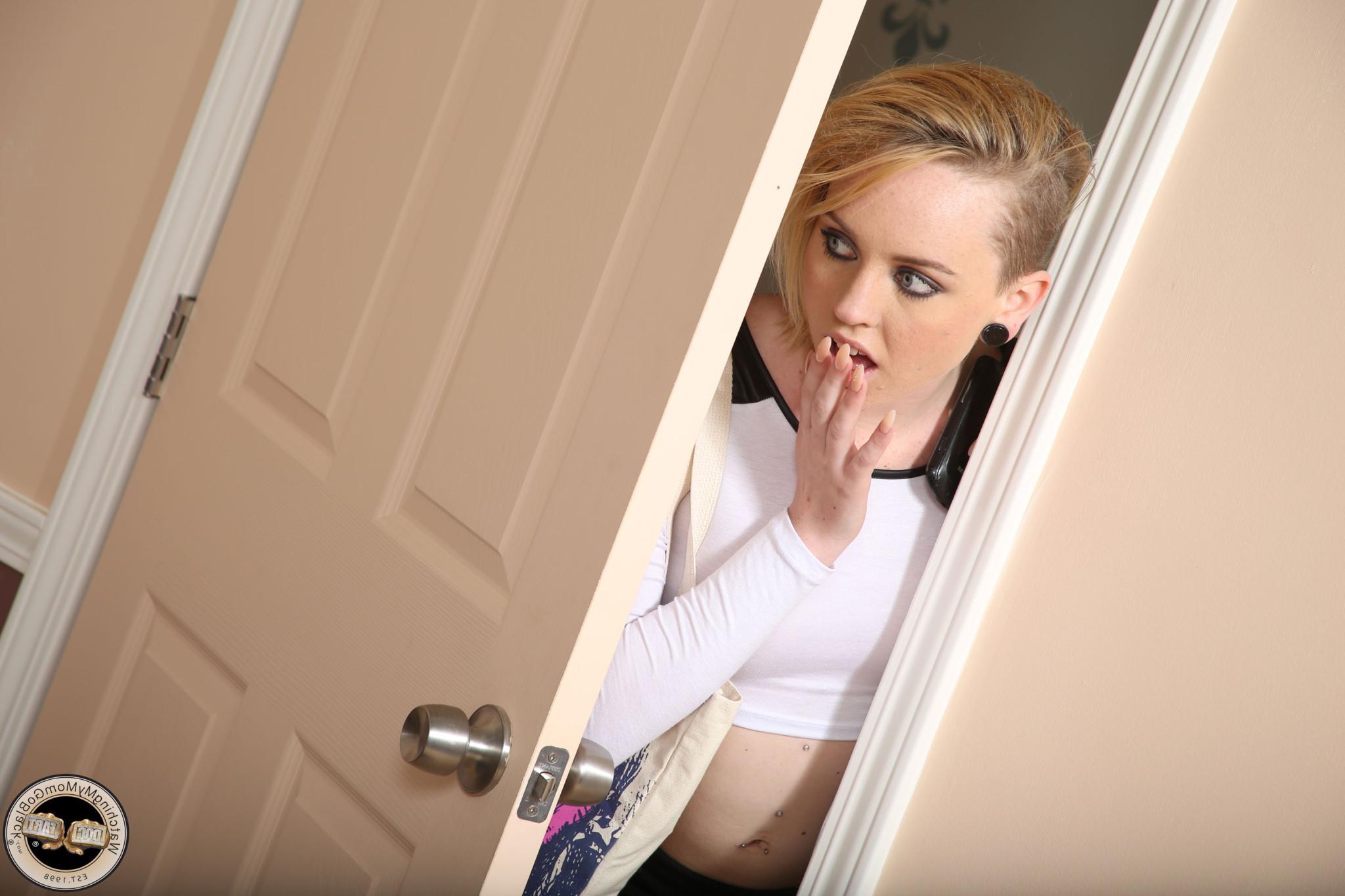 20P Blonde MILF caught sucking cock by her step daughter