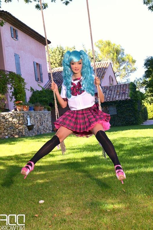 16P Cosplay girl Lucie