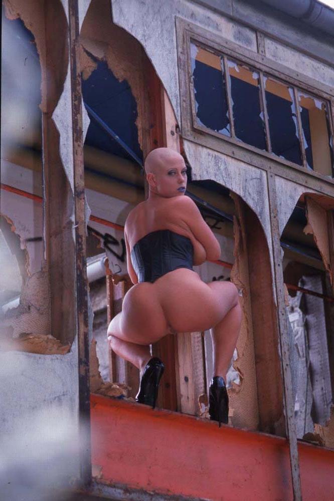 15P Big Titty Bald Babe Exposes Herself Outdoors in Public