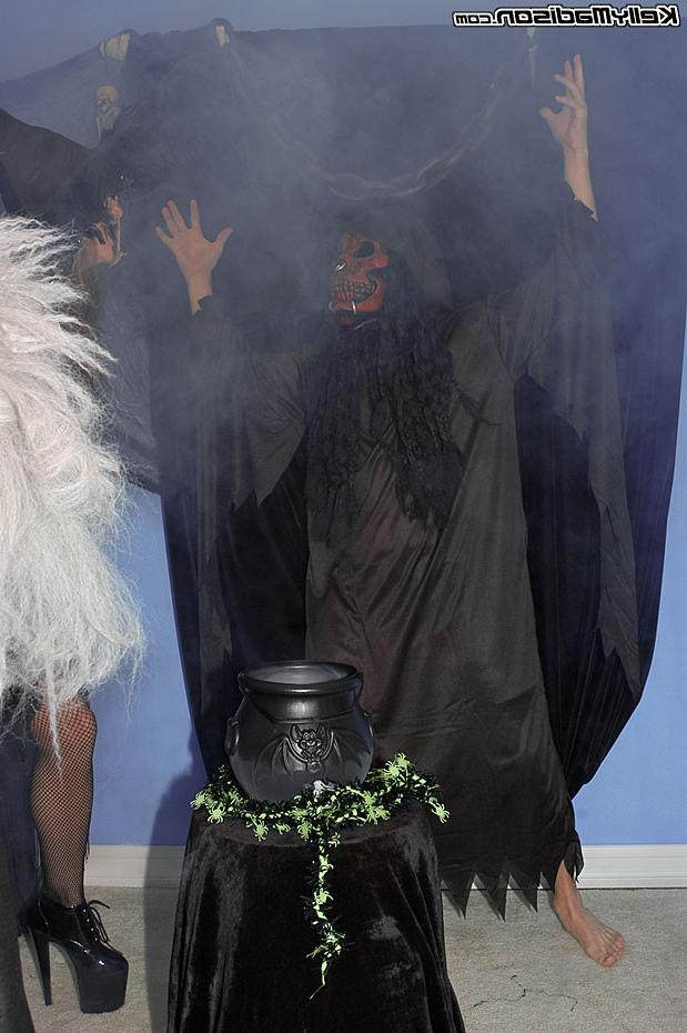16P Kelly in a witch costume fuck a hard cock zombies
