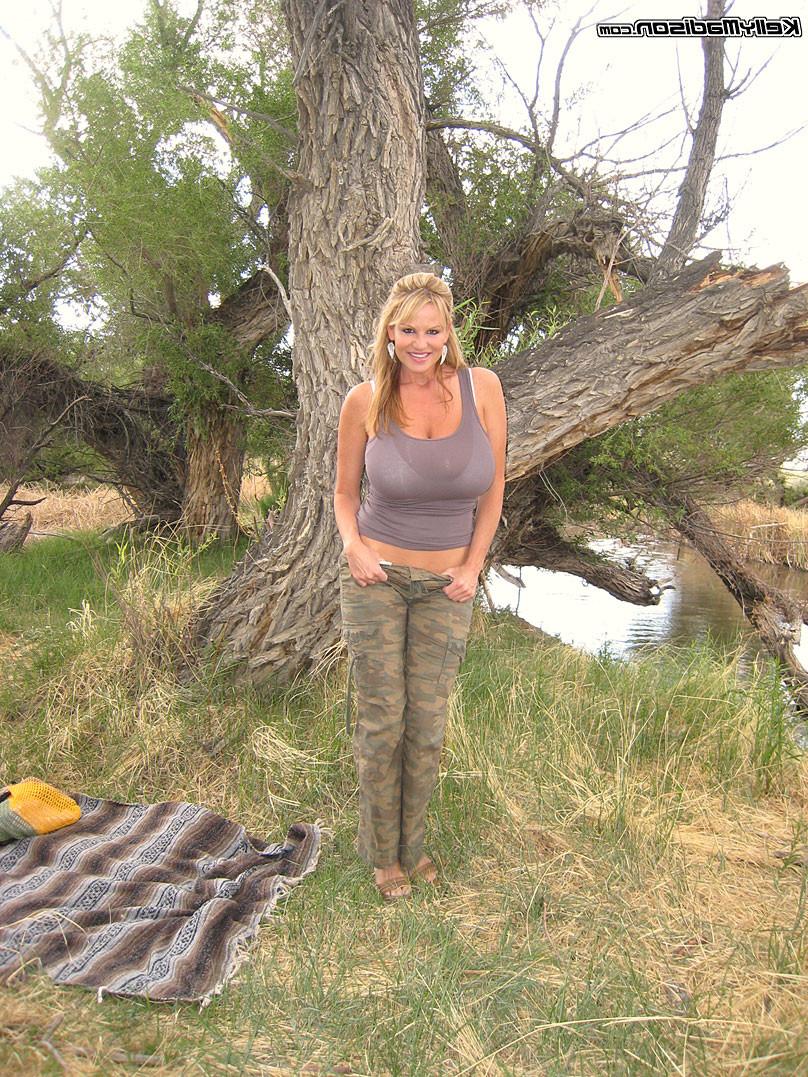 16P Kelly gets naked outdoors and ends up with a load of cum