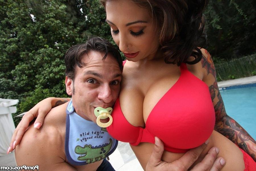 16P Ricki Raxxx has big boobies and gets them fucked