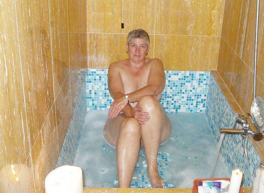 16P Nextdoor wives and soccer moms exposed naked