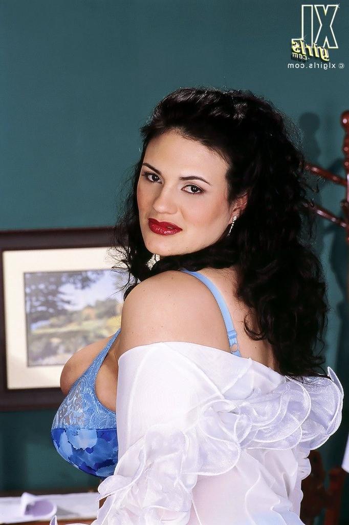 16P Fat chick in sexy blue lingerie shows her tits