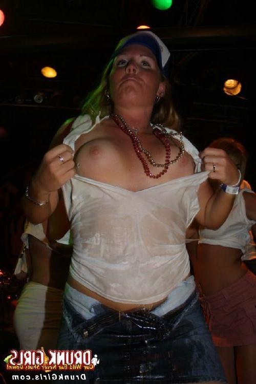 16P Amateur girls flashing on the beach or drunk at the dicso