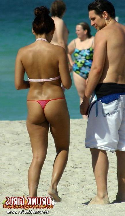 16P Amateur girls flashing on the beach or drunk at the dicso