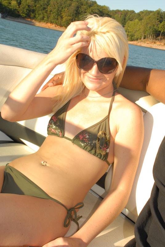 20P Luring chick into lake dipping.|White gal fucking on a speedy boat.|Saucy rear g