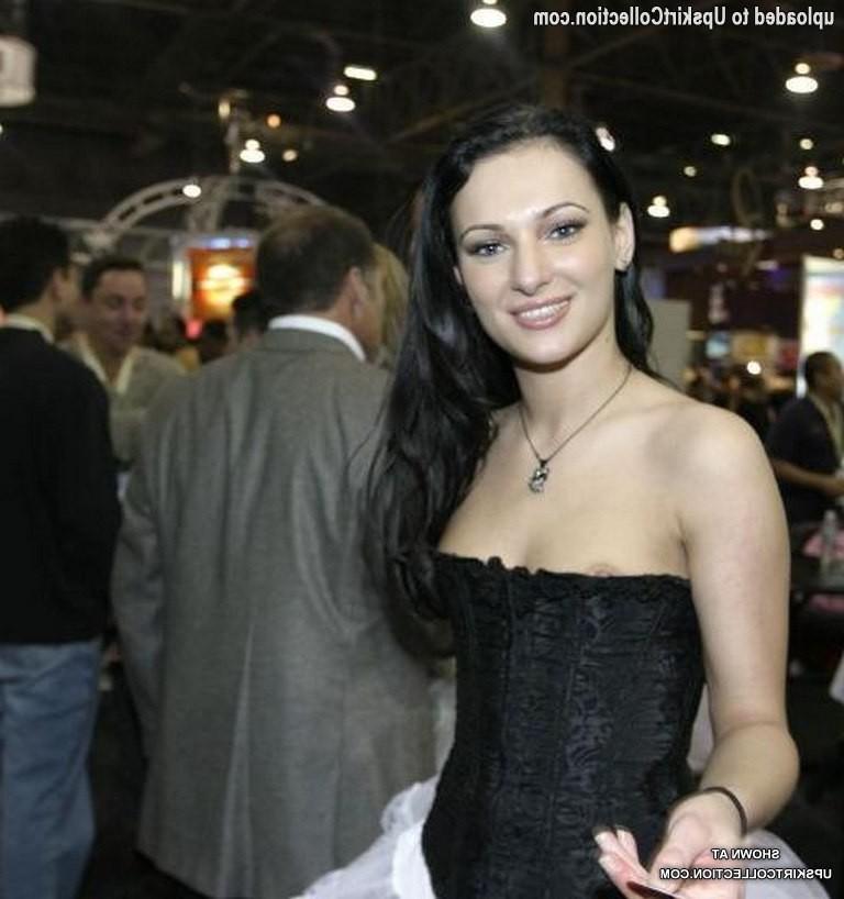 15P Drunk chippies bare off their beautiful breasts