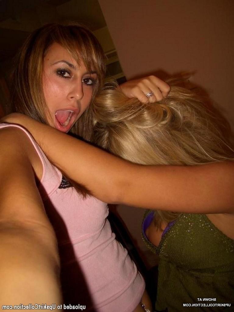 15P Drunk chippies bare off their beautiful breasts