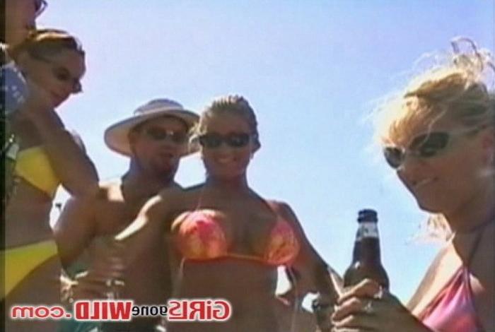 10P Drunk party girls outside take off their bikini tops