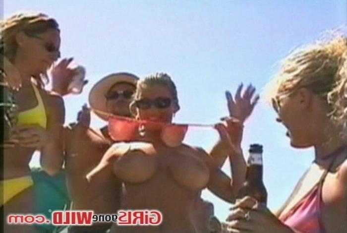 10P Drunk party girls outside take off their bikini tops