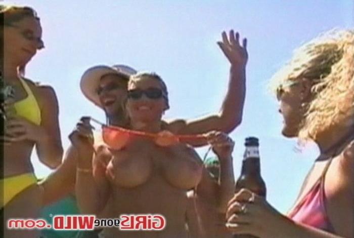 10P Drunk party girls outside take off their bikini tops