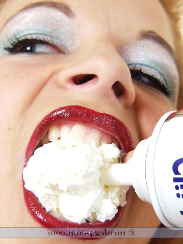 16P Nicole gives creamed footjob