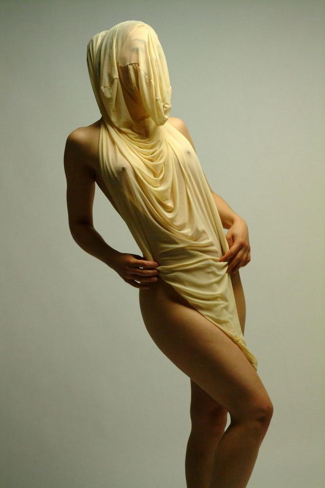 15P Kinky shows her camel toe through a pantyhose body bag