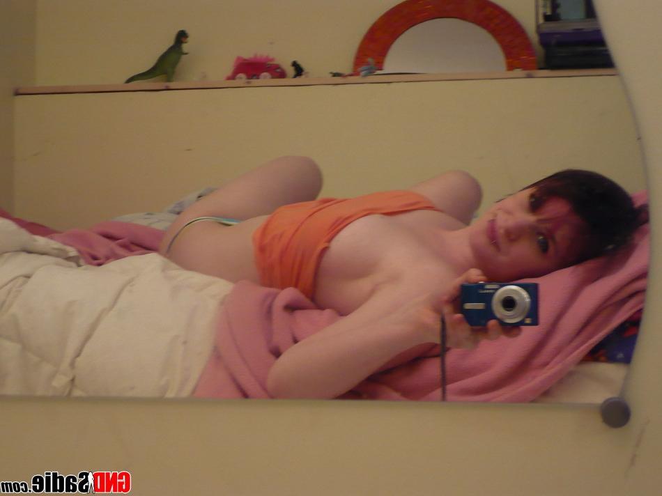 16P Alt punk girl Sadie strips in bedroom