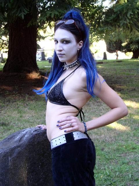 16P Outdoor nude gothic teen with blue hair