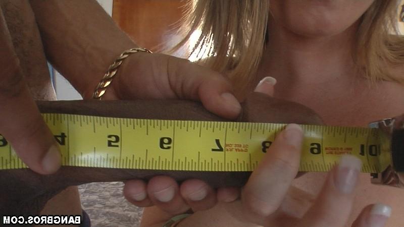 16P black with a humungo penis shares it with petite hotty
