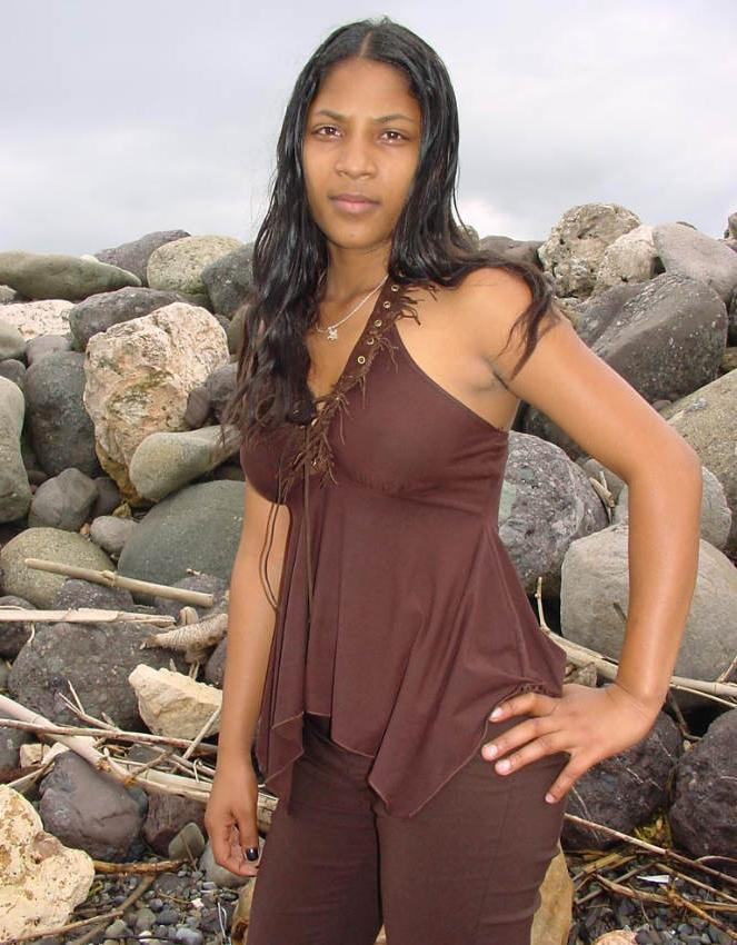20P Ebony beauty with huge tits outdoor