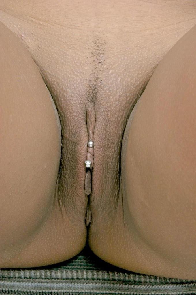 20P Horny ebony babe loves getting her pussy stuffed by dildo