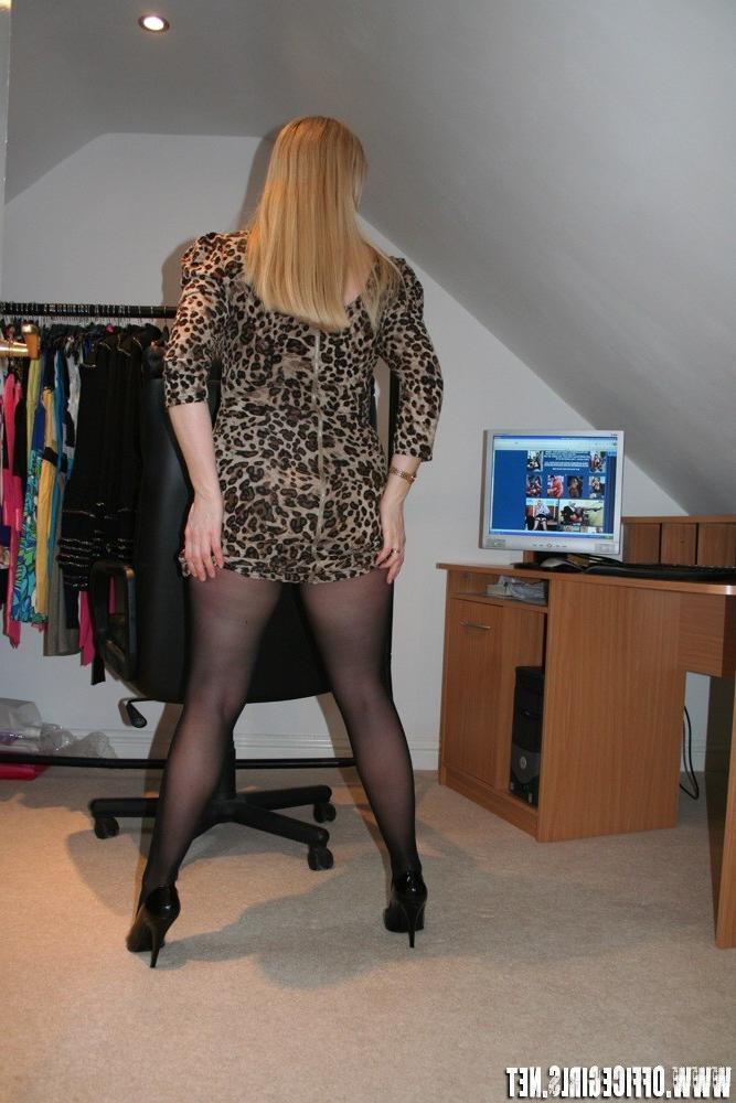 16P Natasha Smith blonde black pantyhose babe strips