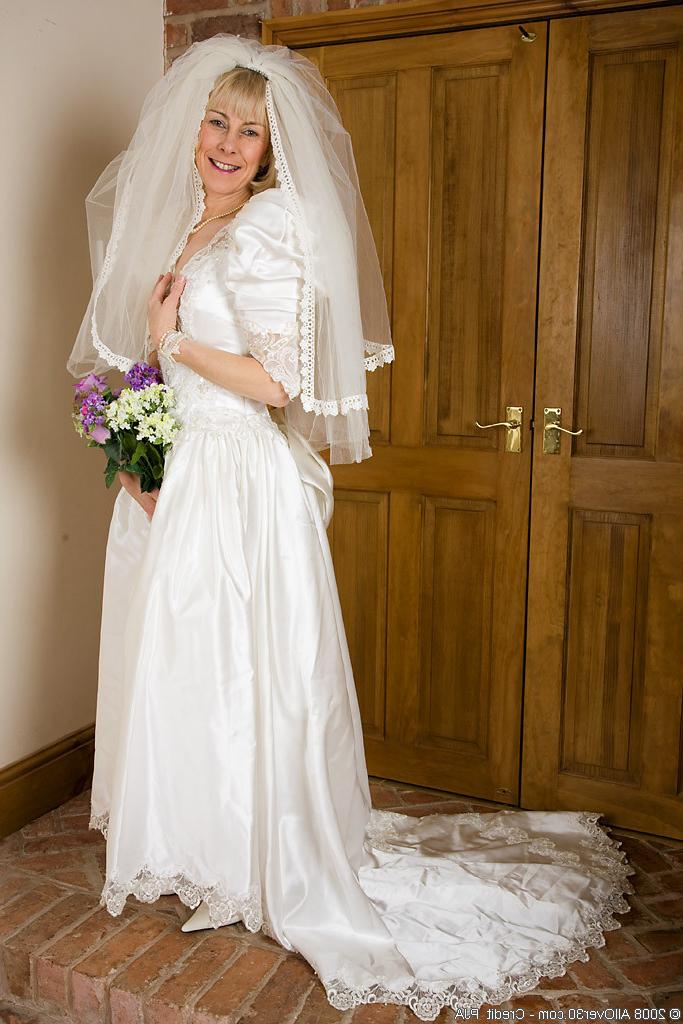 16P Hazel May got her wedding dress rocking