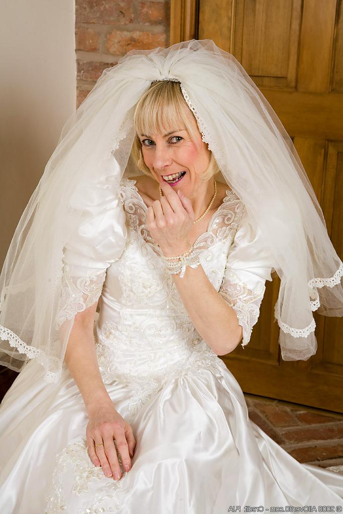16P Hazel May got her wedding dress rocking