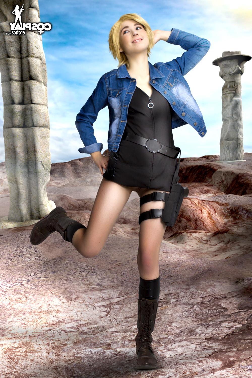 12P Hot girl in cosplay fun