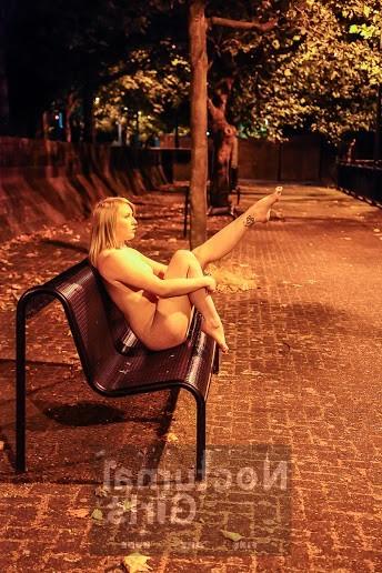 8P Blond girl posing nude in the night outdoor