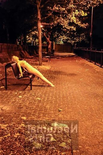 8P Blond girl posing nude in the night outdoor