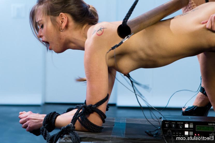15P Riley Yearns for Electrosex, Lea wants her complete devotion!!!