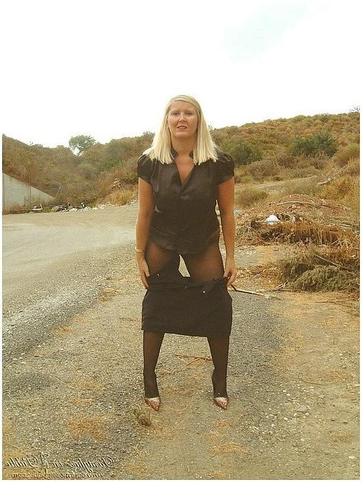 15P Black seamless pantyhose high heels In the middle of the road