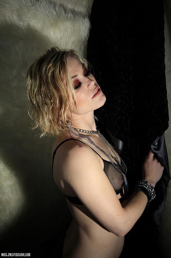 15P Ash Hollywood is sultry in black lingerie
