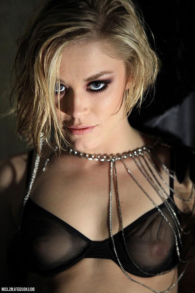 15P Ash Hollywood is sultry in black lingerie