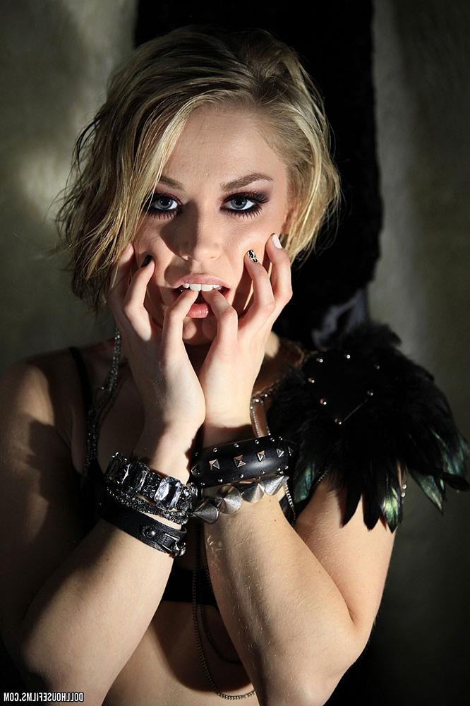 15P Ash Hollywood is sultry in black lingerie